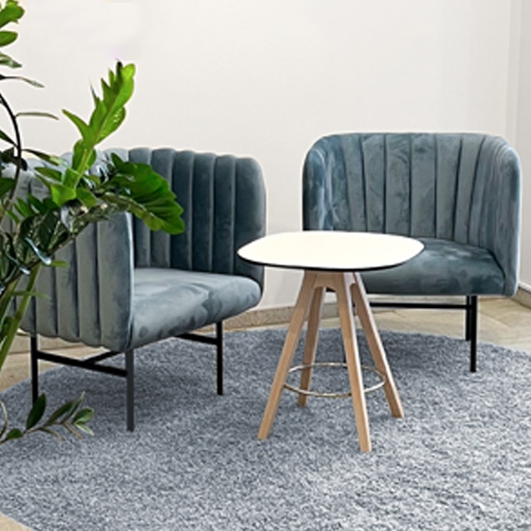 Lövhult - Ny stolsserie I vår nya stolsserie Lövhult finns stolar för alla sorters miljöer där möten, samarbete och konversation står i fokus.  Stolarna är bekväma och har en modern design. Lövhult lagerförs i tygerna King L Kat grå 8006 och beige 1025 men går givetvis att få klädda i andra tyger. Majoriteten av stolarna är även stapelbara.